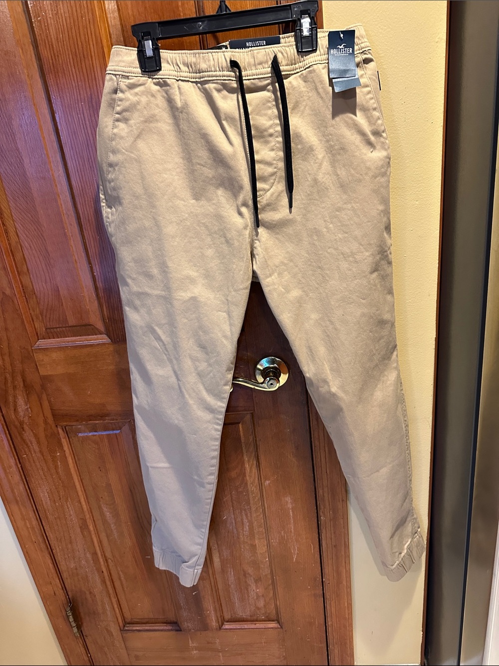 Hollister Men’s Tan Khaki Jogger Pants with Black Drawstring